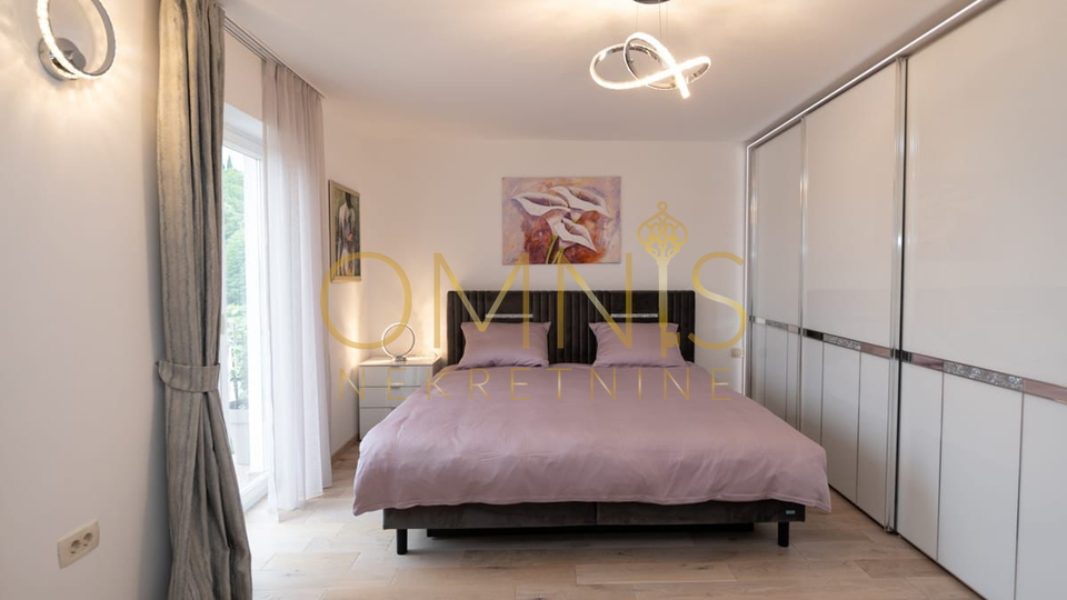 Luxury villa with a pool in Matulji – 403 m², quiet location, sea view
