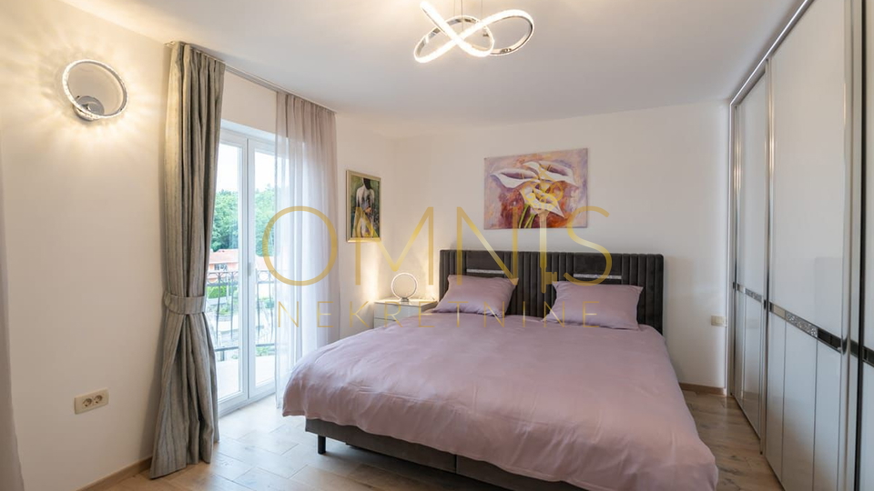 Luxury villa with a pool in Matulji – 403 m², quiet location, sea view