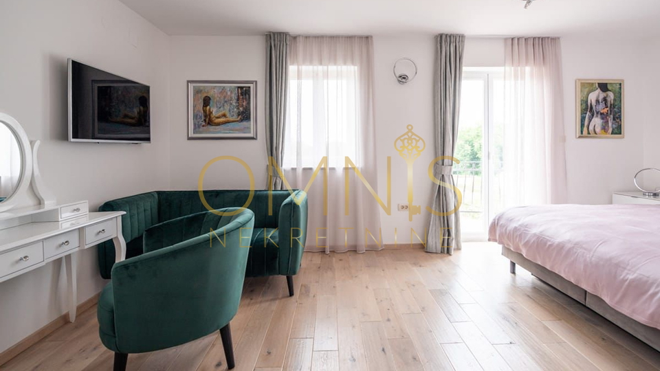 Luxury villa with a pool in Matulji – 403 m², quiet location, sea view
