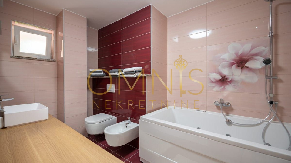 Luxury villa with a pool in Matulji – 403 m², quiet location, sea view