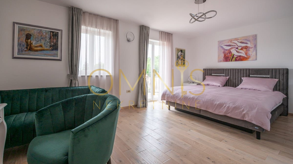 Luxury villa with a pool in Matulji – 403 m², quiet location, sea view