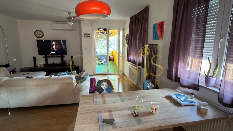 Prostran stan od 125 m² + zatvorena terasa 15 m², 1. kat, 3 sobe + dnevni boravak