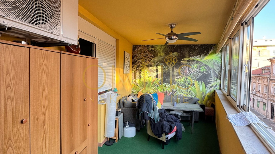 Prostran stan od 125 m² + zatvorena terasa 15 m², 1. kat, 3 sobe + dnevni boravak