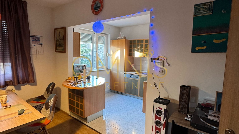 Prostran stan od 125 m² + zatvorena terasa 15 m², 1. kat, 3 sobe + dnevni boravak