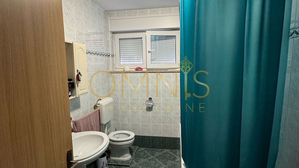Prostran stan od 125 m² + zatvorena terasa 15 m², 1. kat, 3 sobe + dnevni boravak