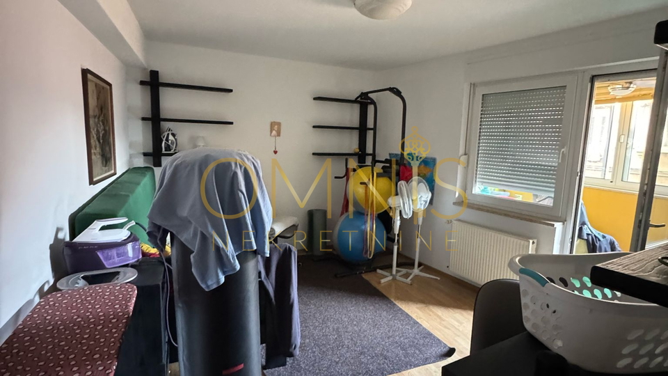 Prostran stan od 125 m² + zatvorena terasa 15 m², 1. kat, 3 sobe + dnevni boravak