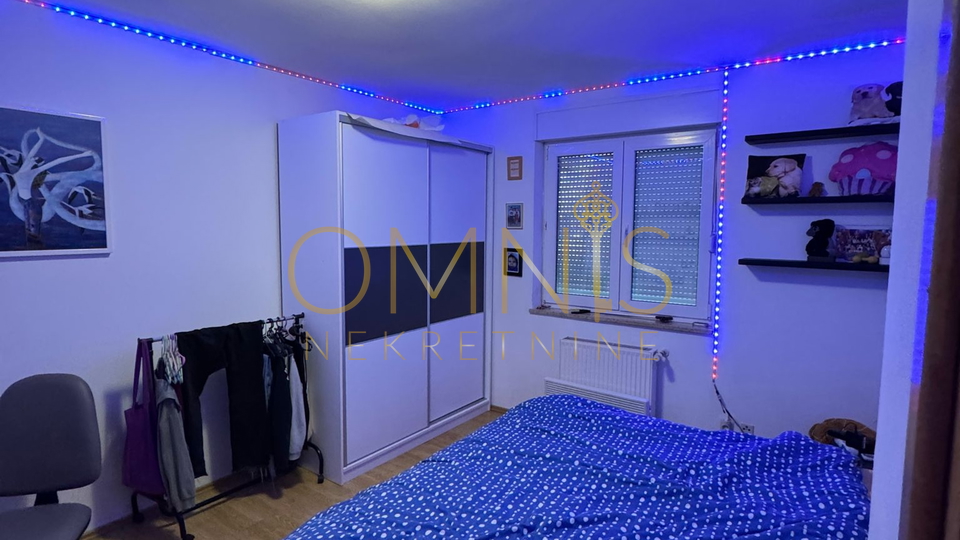 Prostran stan od 125 m² + zatvorena terasa 15 m², 1. kat, 3 sobe + dnevni boravak