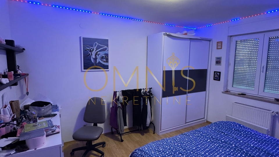 Prostran stan od 125 m² + zatvorena terasa 15 m², 1. kat, 3 sobe + dnevni boravak