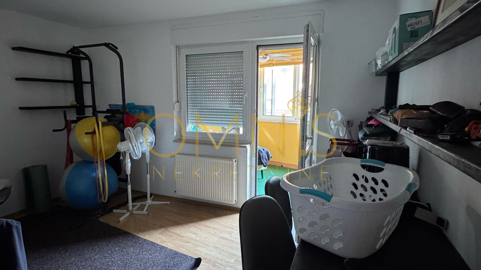Prostran stan od 125 m² + zatvorena terasa 15 m², 1. kat, 3 sobe + dnevni boravak