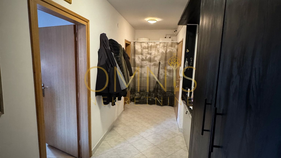 Prostran stan od 125 m² + zatvorena terasa 15 m², 1. kat, 3 sobe + dnevni boravak