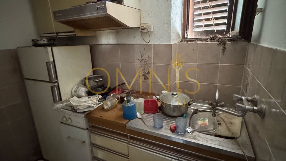 PRODAJA DVA STANA U KUĆI – KOSTRENA