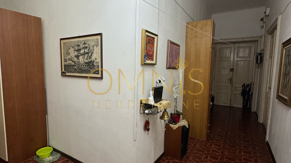 Prodaje se prostrani četverosobni stan s dva balkona u centru Rijeke – 135 m²