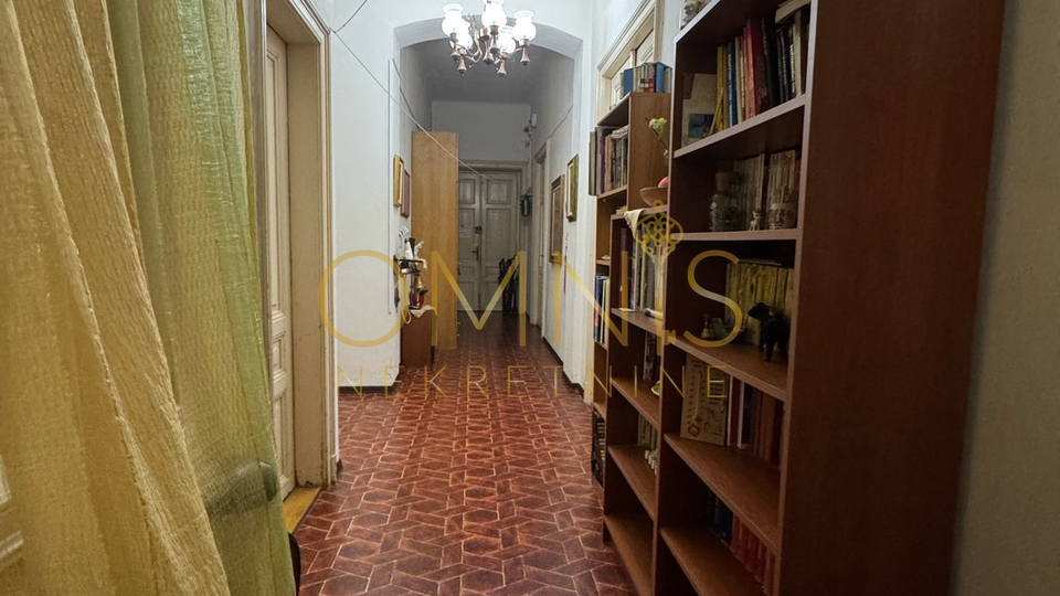 Prodaje se prostrani četverosobni stan s dva balkona u centru Rijeke – 135 m²
