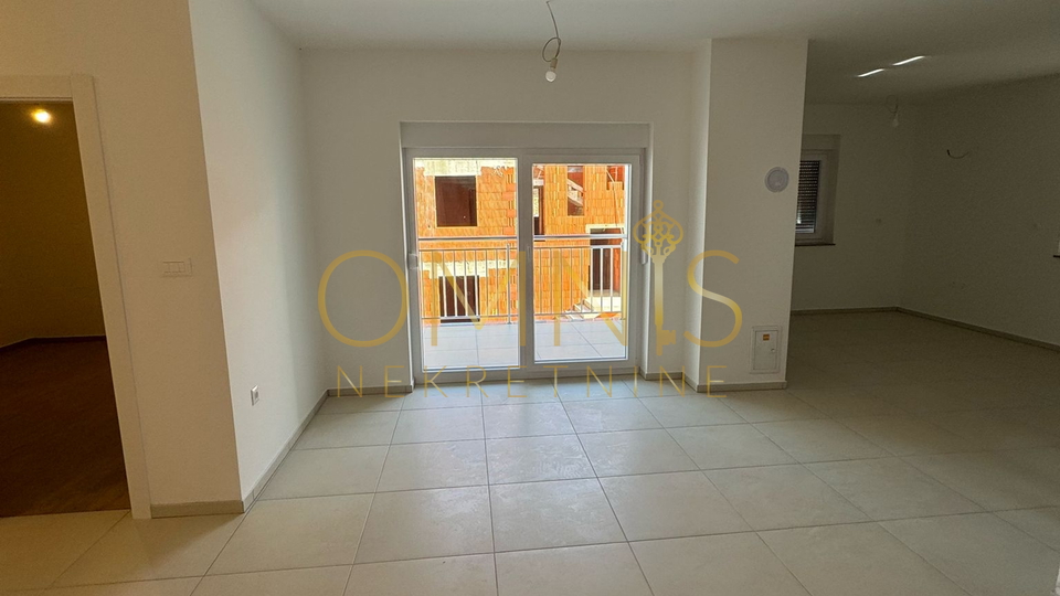 Prodaja - Novogradnja, 97 m² + 76 m² okućnice, dvije kupaonice - Prilika!