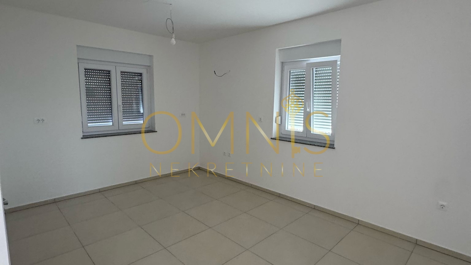 Prodaja - Novogradnja, 97 m² + 76 m² okućnice, dvije kupaonice - Prilika!