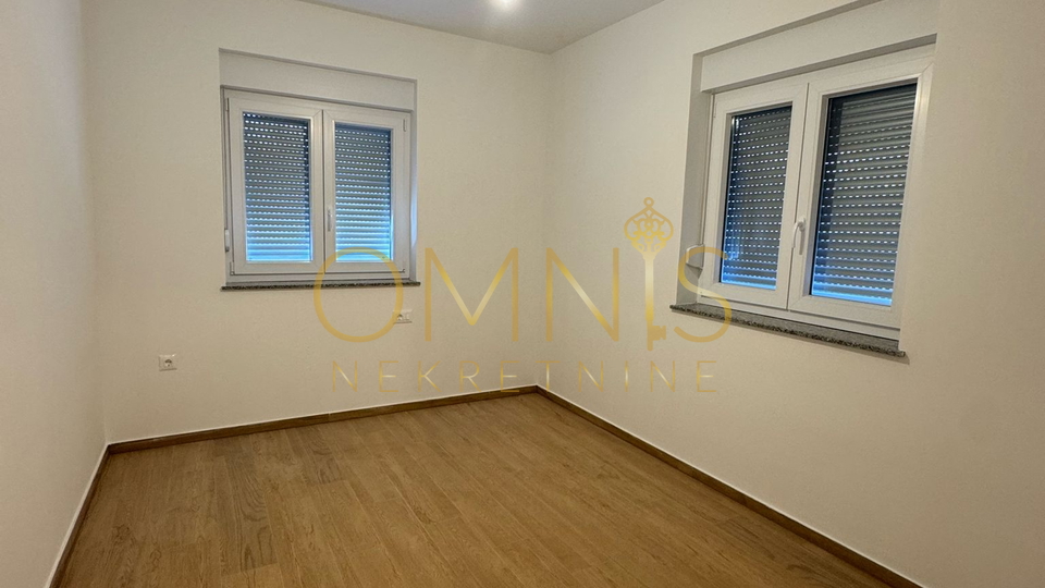 Prodaja - Novogradnja, 97 m² + 76 m² okućnice, dvije kupaonice - Prilika!