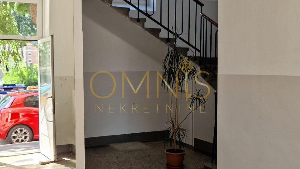 RIJEKA - CENTAR, GOSPODSKI STAN 74 m²