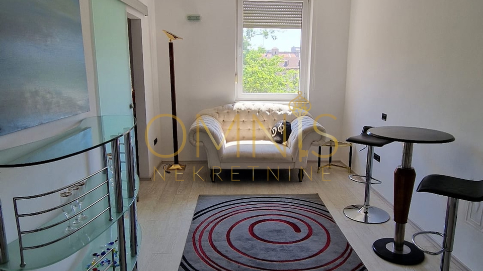 RIJEKA - CENTAR, GOSPODSKI STAN 74 m²