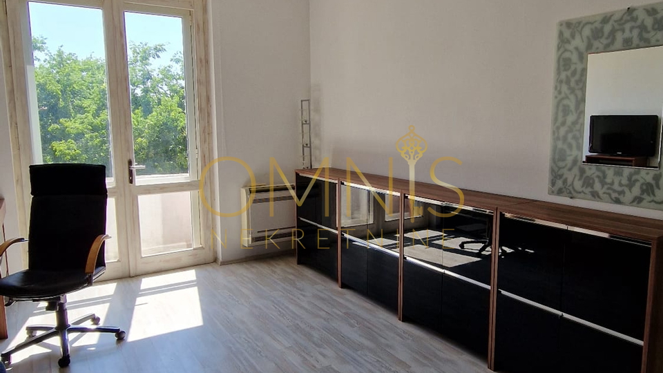 RIJEKA - CENTAR, GOSPODSKI STAN 74 m²