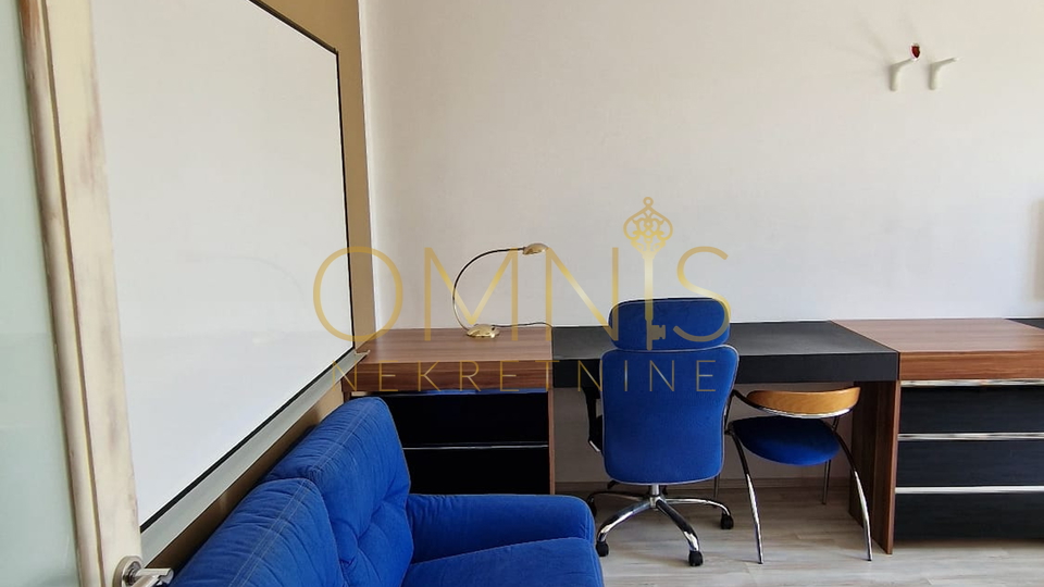 RIJEKA - CENTAR, GOSPODSKI STAN 74 m²