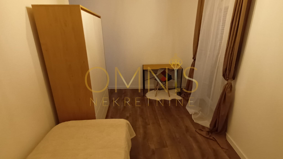RIJEKA – CENTAR, Adaptiran stan 4S+DB s velikim balkonom, 98 m²