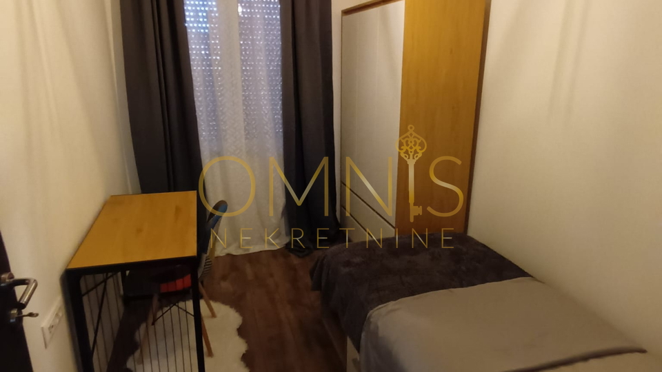 RIJEKA – CENTAR, Adaptiran stan 4S+DB s velikim balkonom, 98 m²