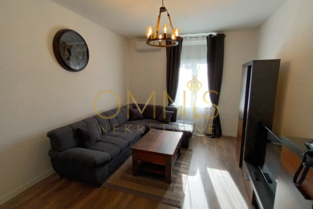 RIJEKA – CENTAR, Adaptiran stan 4S+DB s velikim balkonom, 98 m²