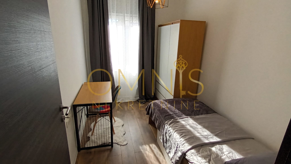 RIJEKA – CENTAR, Adaptiran stan 4S+DB s velikim balkonom, 98 m²