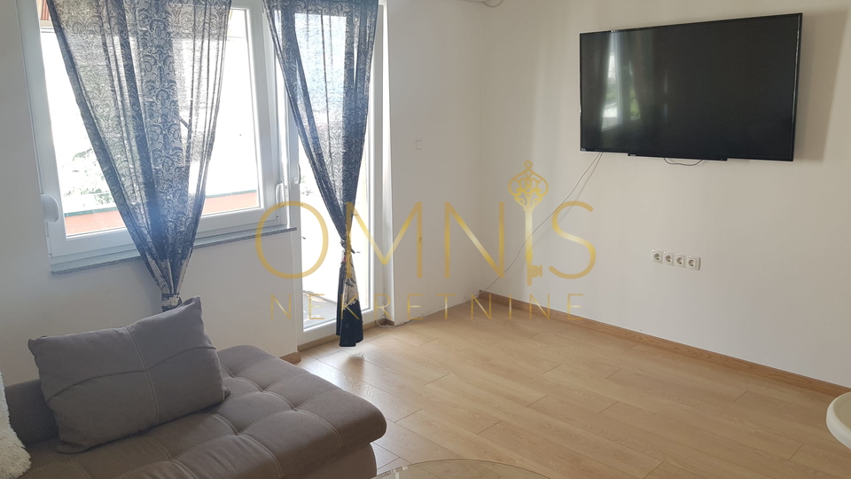 Dugoročni najam – Turnić, stan 1S+DB, 50 m², balkon, pogled na more