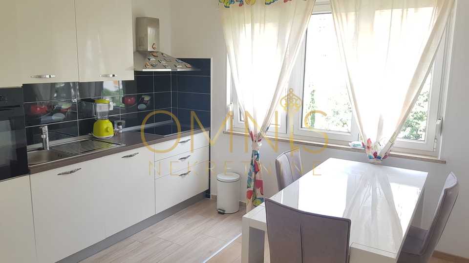 Dugoročni najam – Turnić, stan 1S+DB, 50 m², balkon, pogled na more