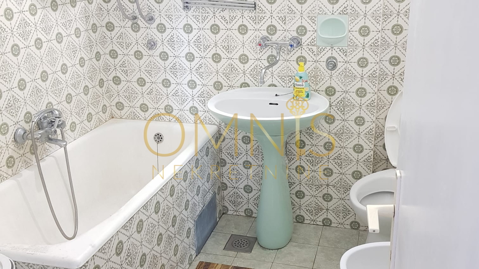 Dugoročni najam – Turnić, stan 1S+DB, 50 m², balkon, pogled na more