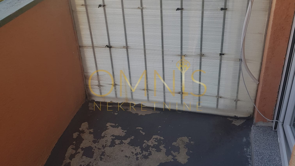 Dugoročni najam – Turnić, stan 1S+DB, 50 m², balkon, pogled na more