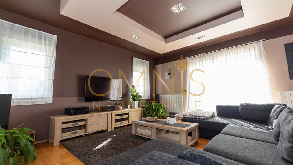 Prekrasna kuća za odmor u Ravnoj Gori, 345 m² + zemljište 1300 m²