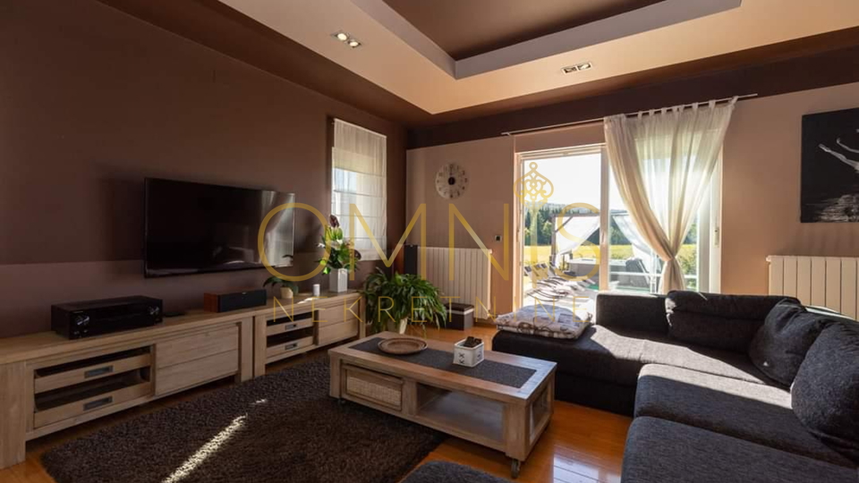Prekrasna kuća za odmor u Ravnoj Gori, 345 m² + zemljište 1300 m²