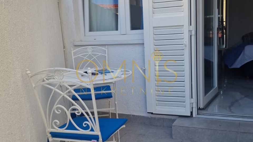 NOVOUREĐENA KUĆA SA STUDIO APARTMANOM U CENTRU CRIKVENICE