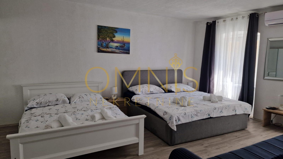 NOVOUREĐENA KUĆA SA STUDIO APARTMANOM U CENTRU CRIKVENICE