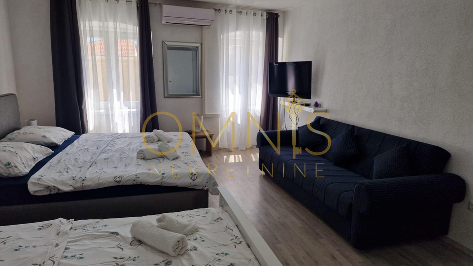 NOVOUREĐENA KUĆA SA STUDIO APARTMANOM U CENTRU CRIKVENICE