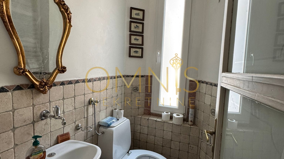 RIJEKA, CENTAR – Prostran gospodski stan od 156 m² s povijesnim šarmom