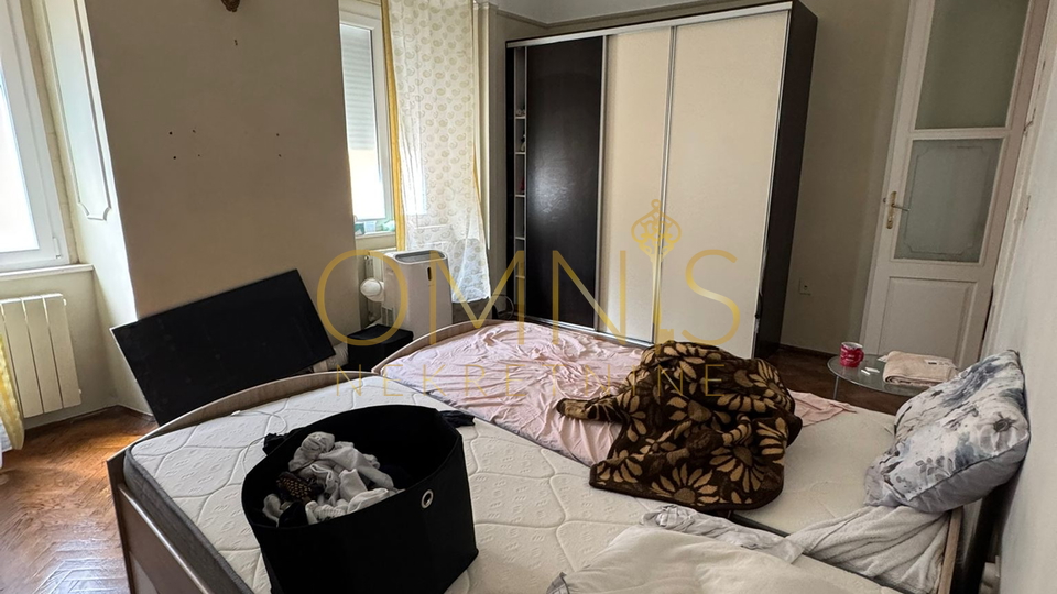 RIJEKA, CENTAR – Prostran gospodski stan od 156 m² s povijesnim šarmom
