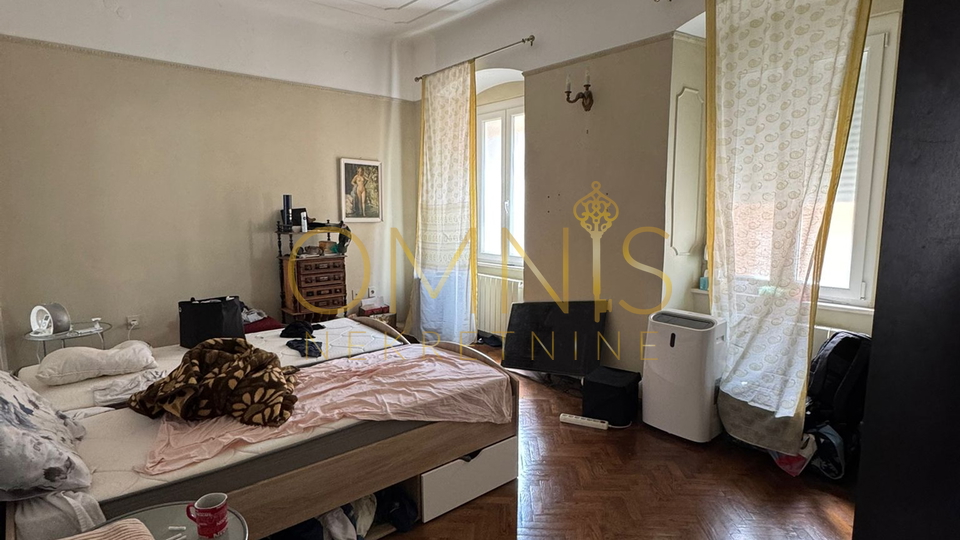 RIJEKA, CENTAR – Prostran gospodski stan od 156 m² s povijesnim šarmom