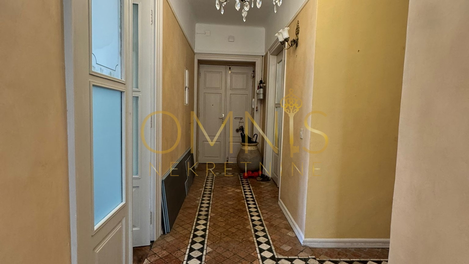 RIJEKA, CENTAR – Prostran gospodski stan od 156 m² s povijesnim šarmom
