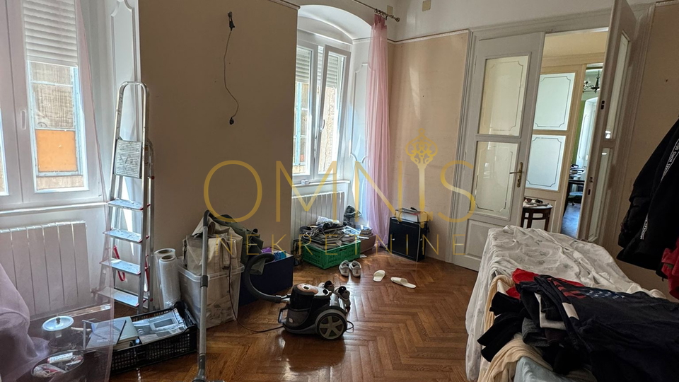 RIJEKA, CENTAR – Prostran gospodski stan od 156 m² s povijesnim šarmom