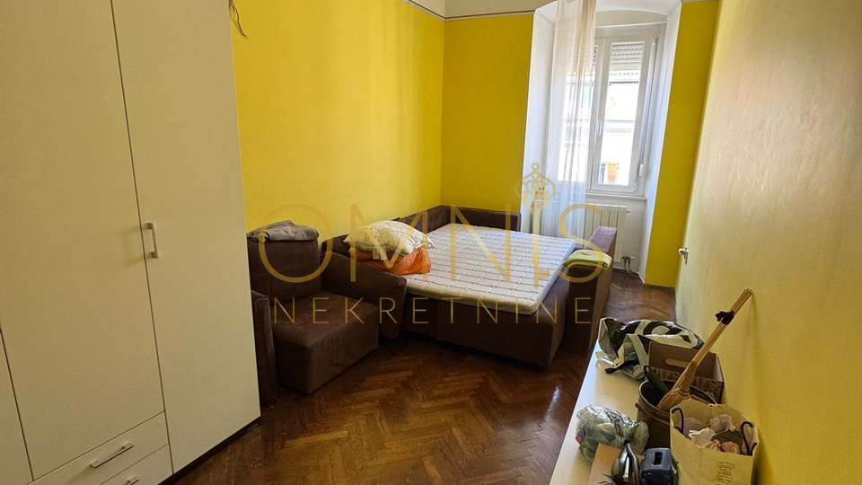 RIJEKA, CENTAR – Prostran gospodski stan od 156 m² s povijesnim šarmom