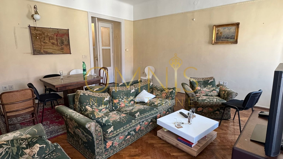 RIJEKA, CENTAR – Prostran gospodski stan od 156 m² s povijesnim šarmom