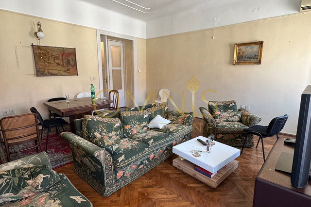 RIJEKA, CENTAR – Prostran gospodski stan od 156 m² s povijesnim šarmom