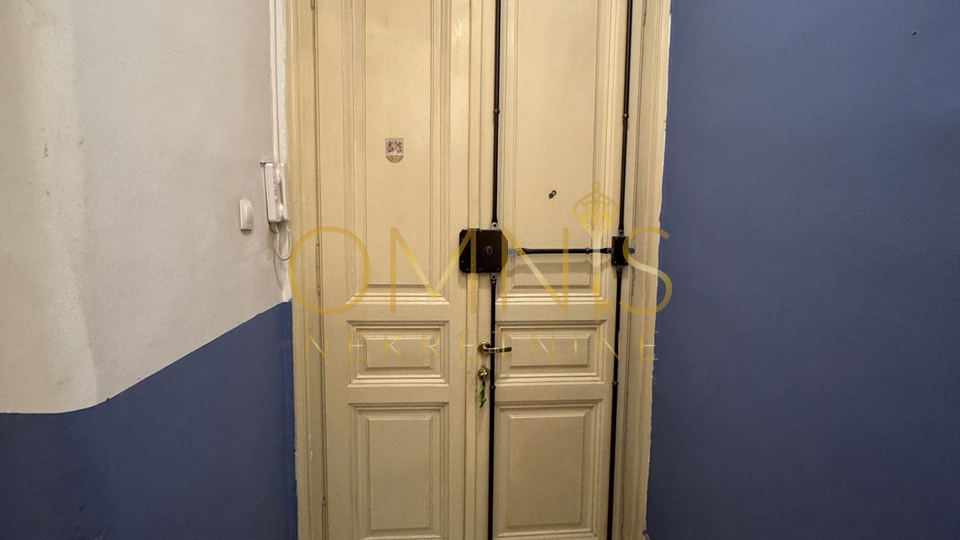 STAN U CENTRU RIJEKE, BALKON, 72 M²