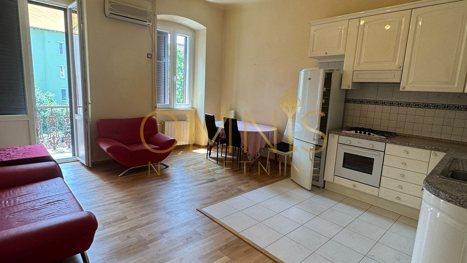 STAN U CENTRU RIJEKE, BALKON, 72 M²