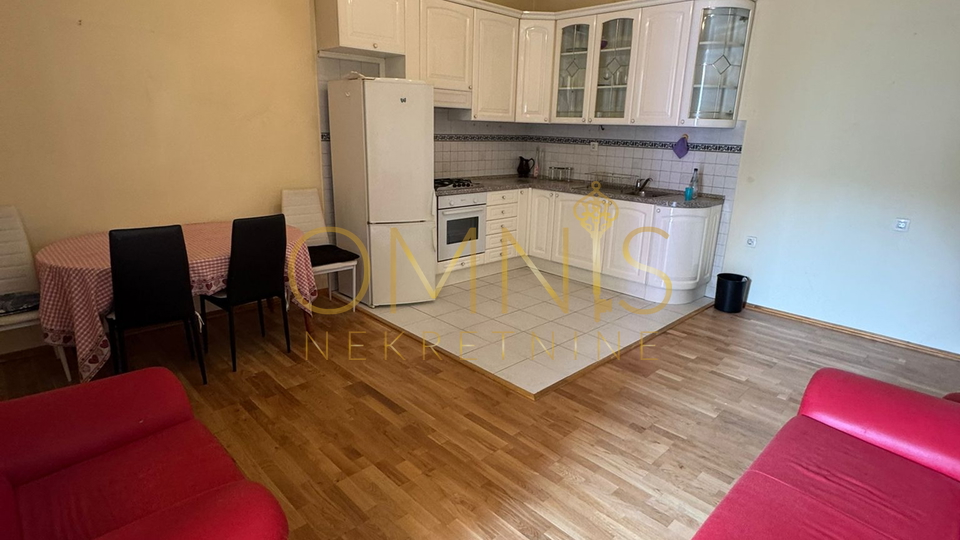 STAN U CENTRU RIJEKE, BALKON, 72 M²