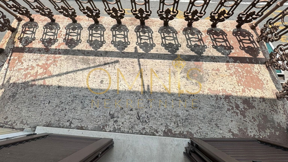 STAN U CENTRU RIJEKE, BALKON, 72 M²