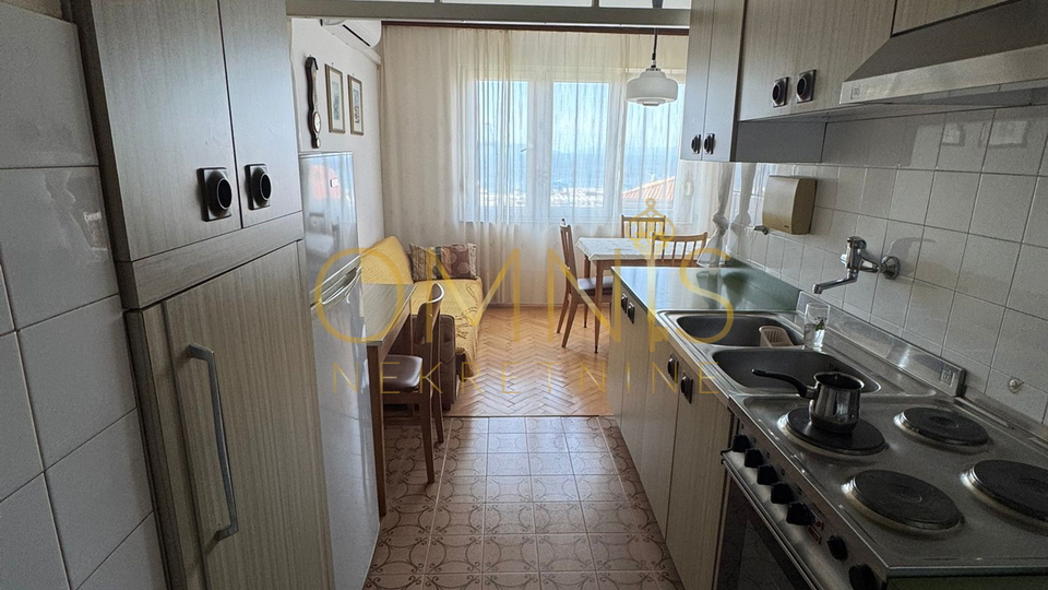 RIJEKA, PODMURVICE – Trosoban stan s balkonom i pogledom na more, 68 m²